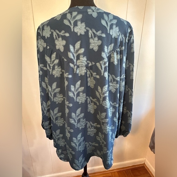 The Pioneer Woman Blue Button Front Women’s Blouse Size Large - Picture 3 of 10